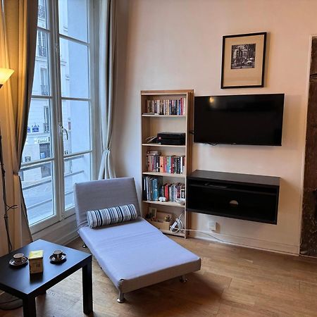 Appartement Typique Parisien Au Coeur Du Marais Екстериор снимка