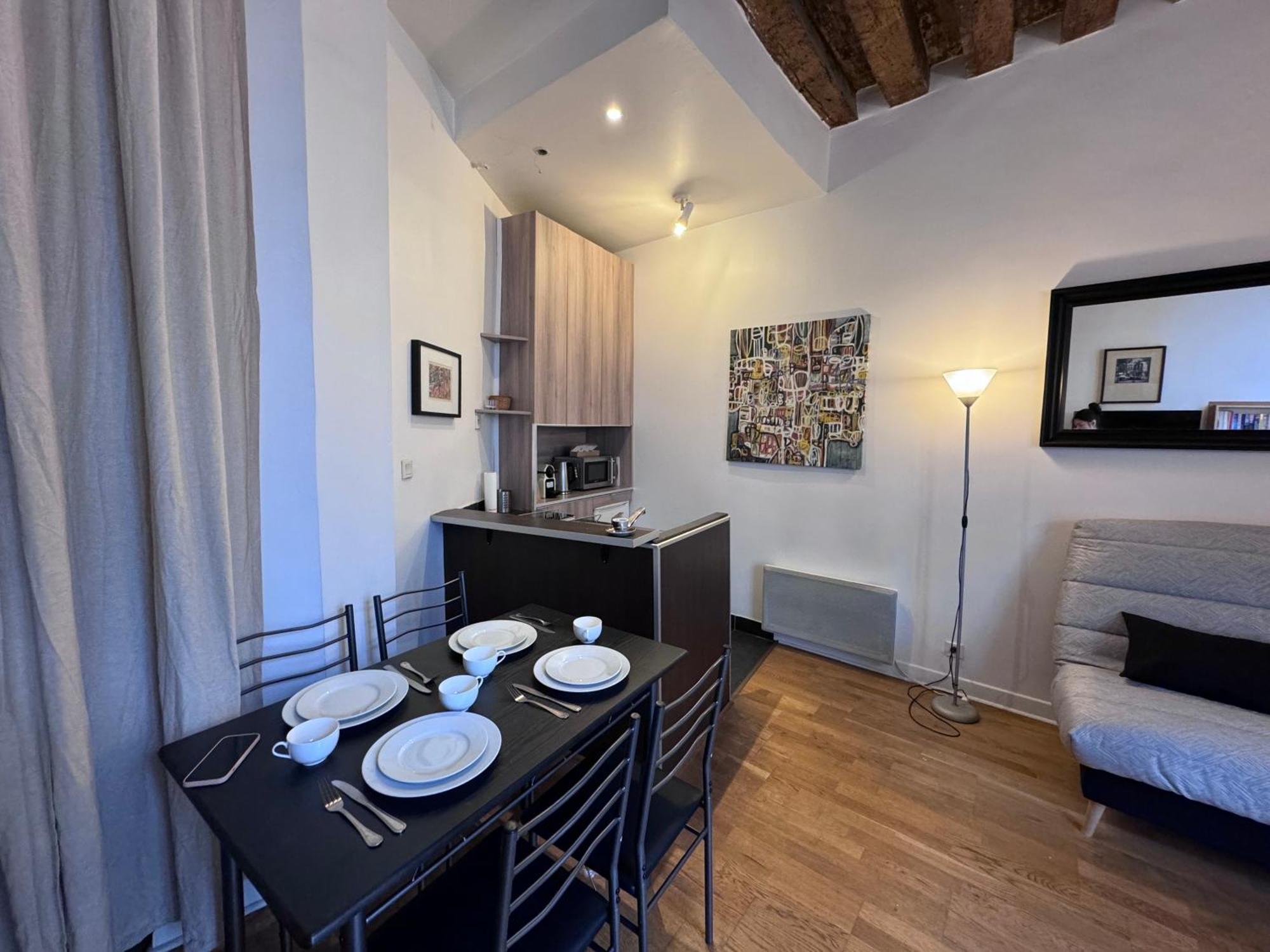 Appartement Typique Parisien Au Coeur Du Marais Екстериор снимка