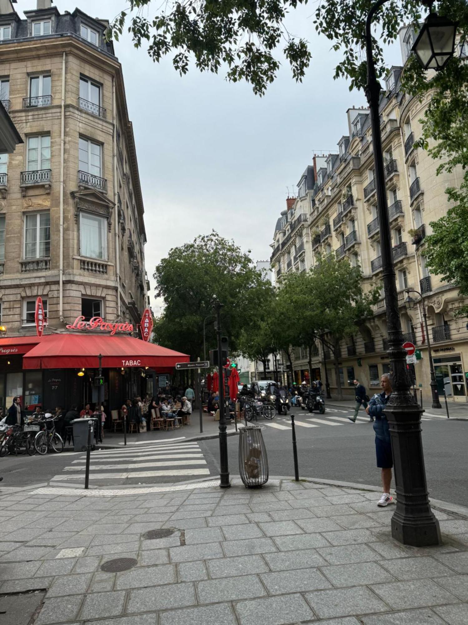 Appartement Typique Parisien Au Coeur Du Marais Екстериор снимка
