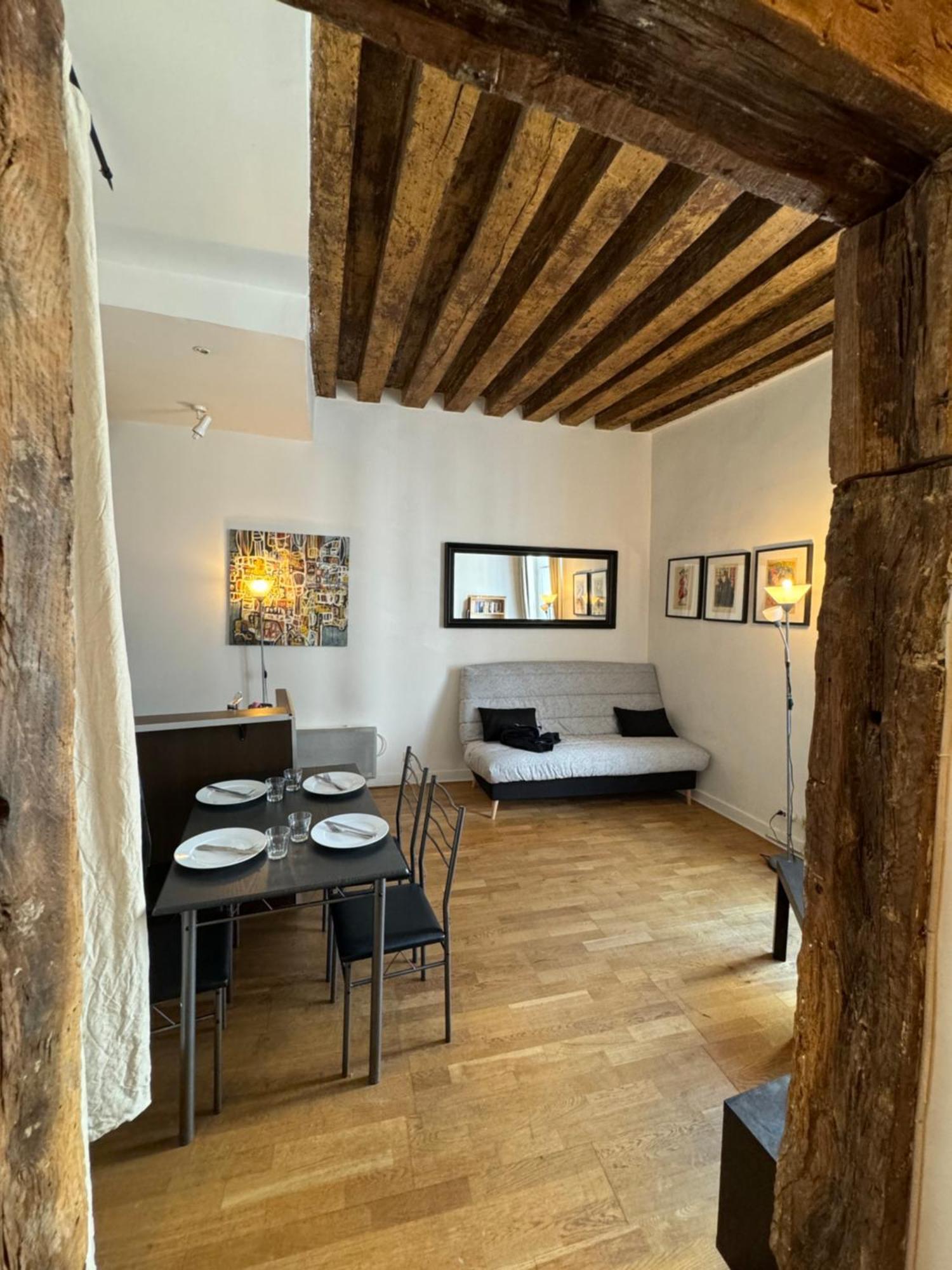 Appartement Typique Parisien Au Coeur Du Marais Екстериор снимка